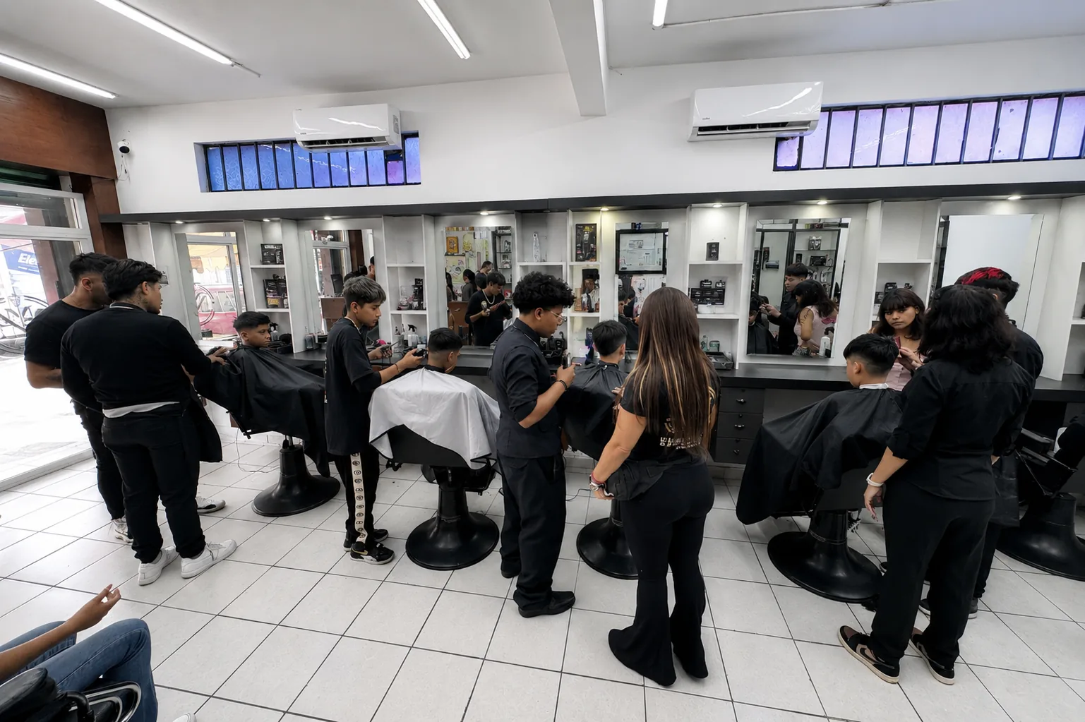 Instalaciones de la Academia de Barbería Expresiones en Cuautepec